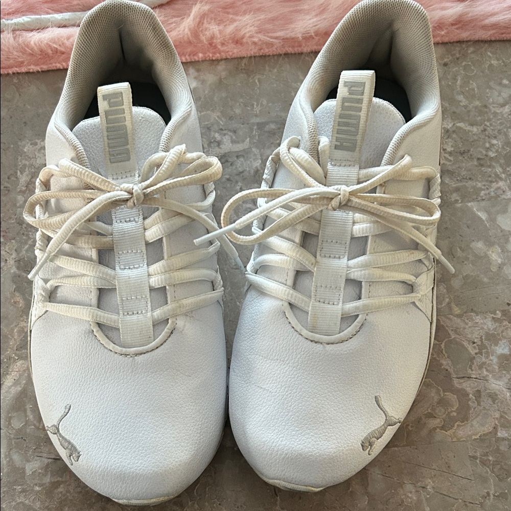 Woman’s Puma White Lace-Up Athletic Sneakers size 7.5